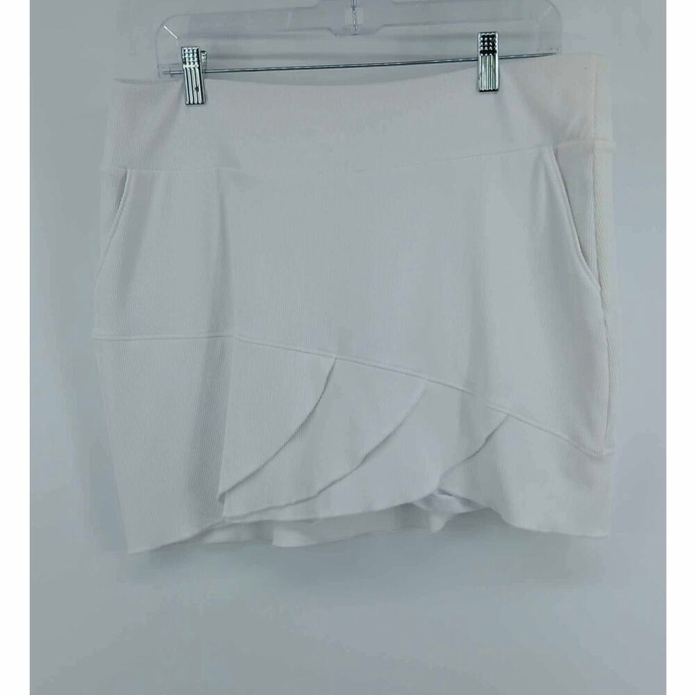 SwingDish white scalloped tennis skort